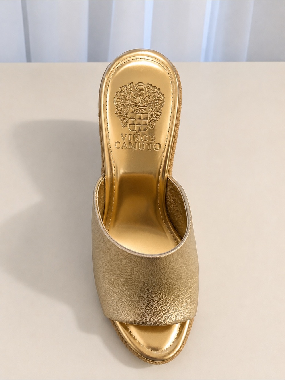 VINCE CAMUTO Gold Metallic Leather Fayla Wedge Sandal NWOB - Picture 4 of 9